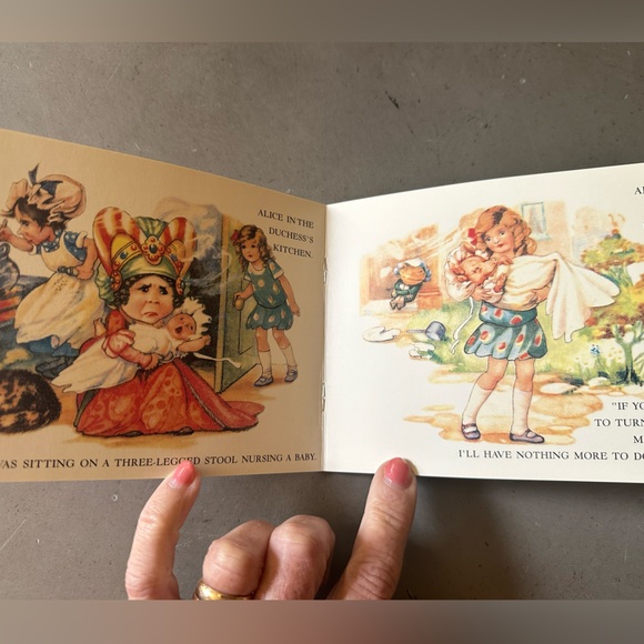 Vintage Alice in Wonderland Father Tucks’s miniature book Shackman & Co like new - Picture 4 of 6